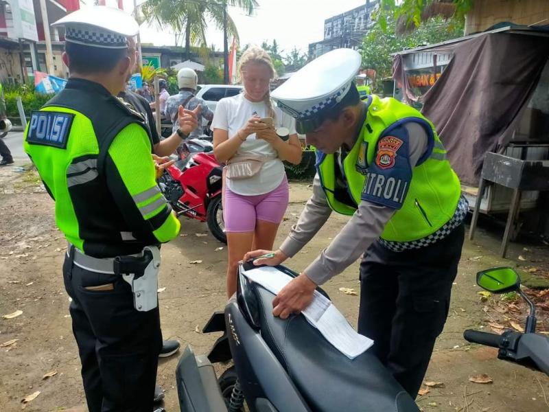 Polisi Marathon Razia Pemotor Bule Di Ubud Bali Tribune